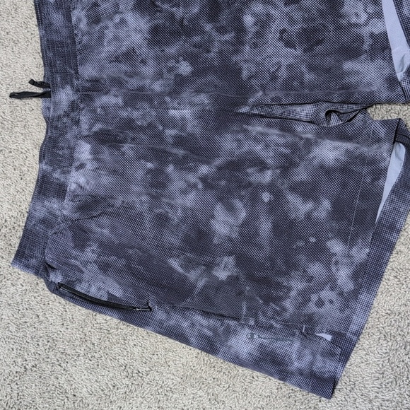 Champion Gray Tie-Dye Shorts Men's Size 2XL Running Workout Shorts - Picture 2 of 8